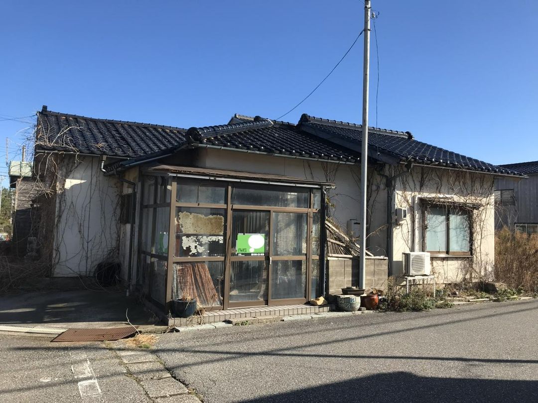 4LDK House for Sale in Komatsu, Ishikawa - Corner Lot, Renovation Opportunity - Thumbnail 3