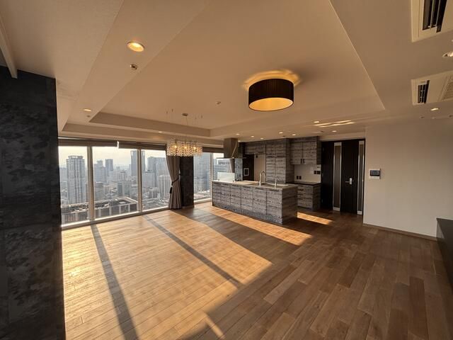 Renovated 2LDK Apartment in Yodoyabashi Apple Tower, Osaka - Thumbnail 3