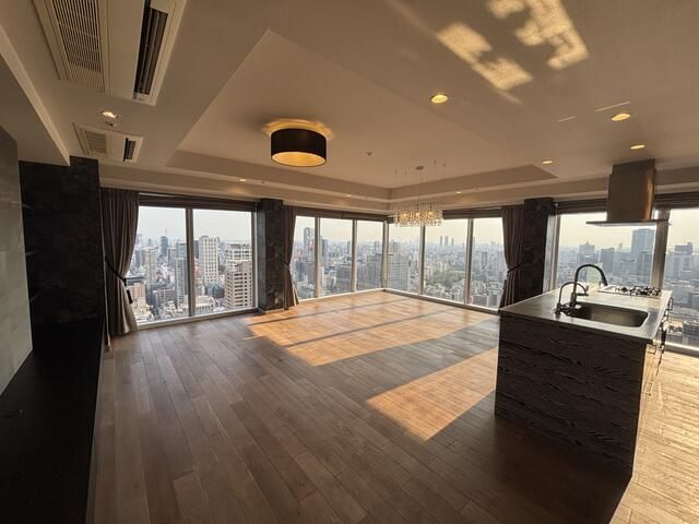 Renovated 2LDK Apartment in Yodoyabashi Apple Tower, Osaka - Thumbnail 4