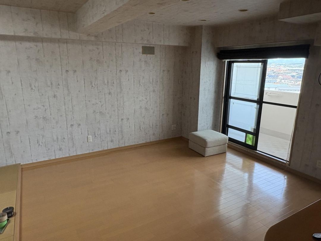2LDK Maisonette Apartment for Sale in Sakai, Osaka with Panoramic Views - Thumbnail 2