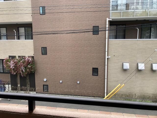 Renovated Studio Apartment for Sale in Mitaka, Tokyo - 6.75% Yield - Thumbnail 2