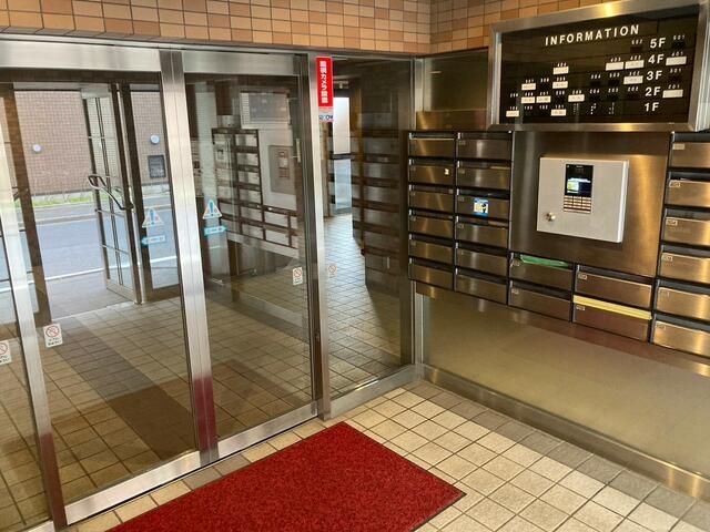 Renovated Studio Apartment for Sale in Mitaka, Tokyo - 6.75% Yield - Thumbnail 3