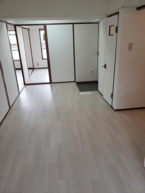 Spacious 3DK Apartment for Rent in Takatsuki, Osaka - Thumbnail 2