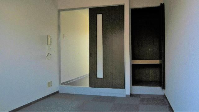 1K Apartment for Rent in Higashiosaka, Osaka - 28,000 Yen - Thumbnail 3