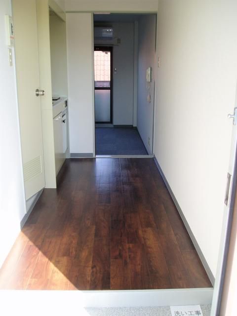 1K Apartment for Rent in Higashiosaka, Osaka - 28,000 Yen - Thumbnail 4