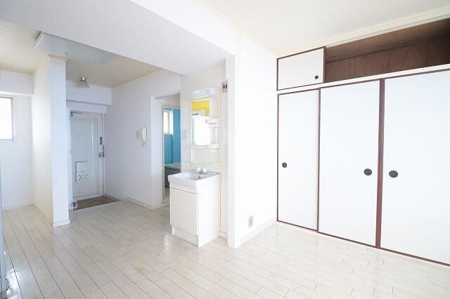 1LDK Apartment for Rent in Sumiyoshi, Osaka - Near Abikomae Station - Thumbnail 3