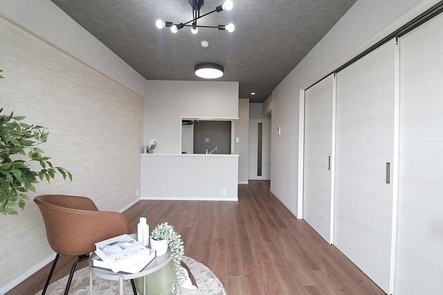 Renovated 3LDK Apartment near Yokozutsumi Station, Osaka - Thumbnail 2