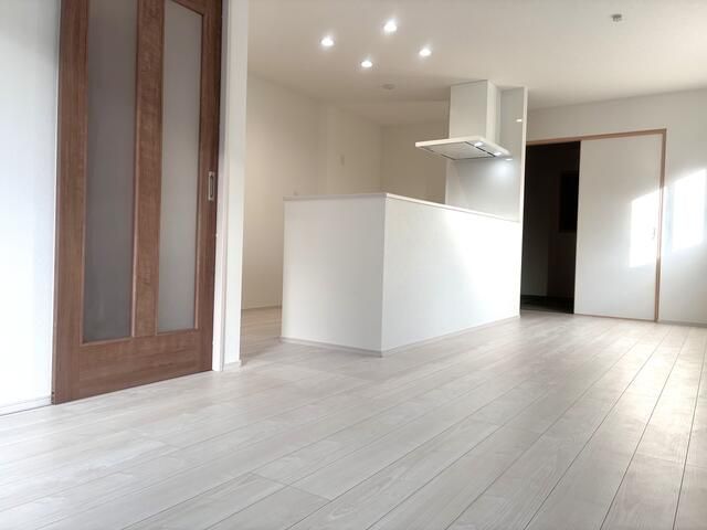 New 3LDK House for Sale in Higashiosaka, 5 Min to Hiraoka Station - Thumbnail 4