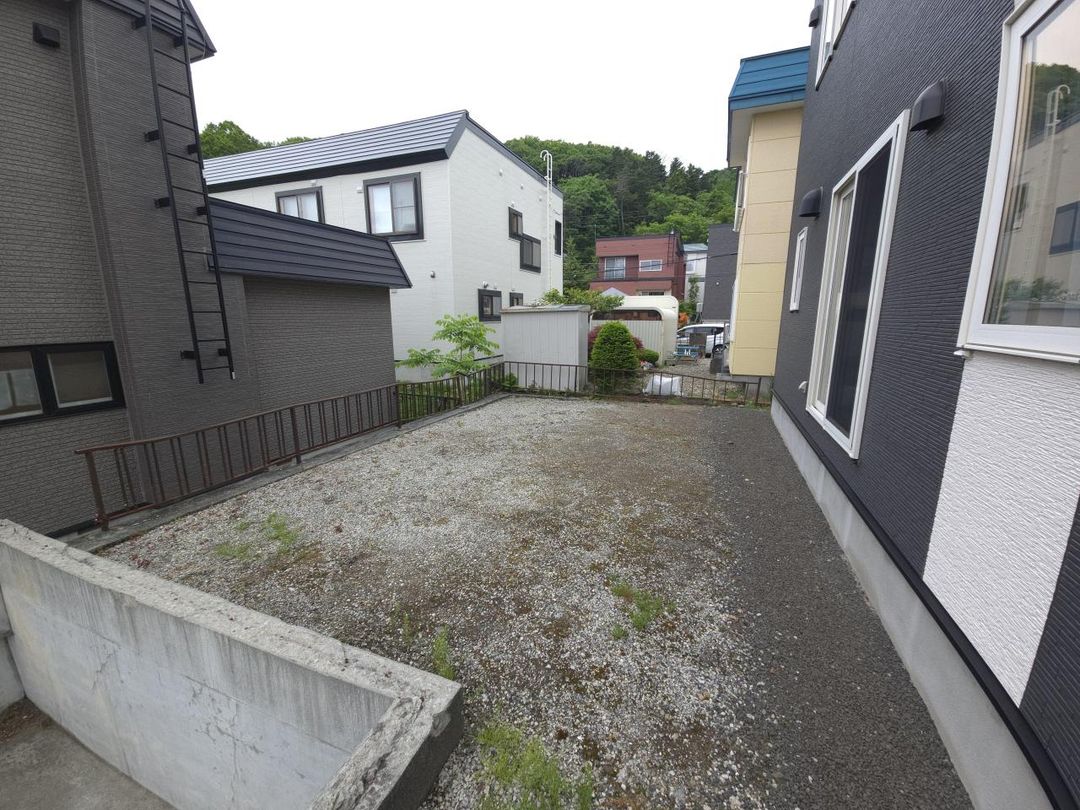 5LDK House for Sale in Sapporo's Nishi Ward - 2016 Build - Thumbnail 4