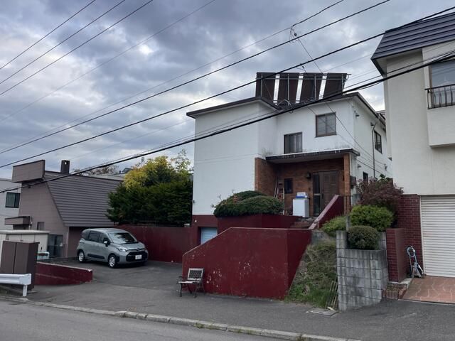 5LDK Family House with Large Garden in Sapporo's Nishioka - Thumbnail 3