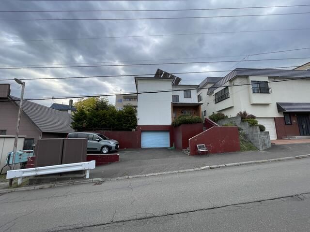 5LDK Family House with Large Garden in Sapporo's Nishioka - Thumbnail 2
