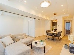 2LDK Apartment for Sale in Minato, Tokyo - 70.68m² - Thumbnail 2