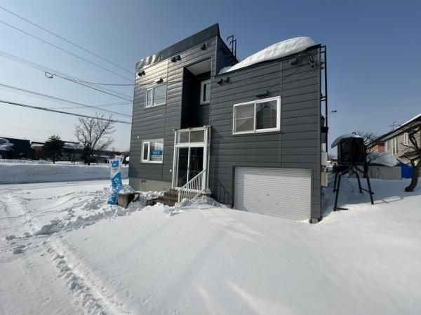 Renovated 3SLDK House in Sapporo's Ainosato with Parking for 3 - Thumbnail 2