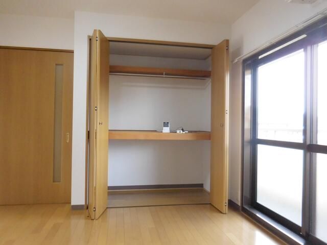 1LDK Apartment for Sale in Kainan, Wakayama - 2020 Renovation - Thumbnail 2