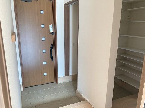 Modern 4LDK House in Takamatsu, Kagawa - 96m2 - Thumbnail 4