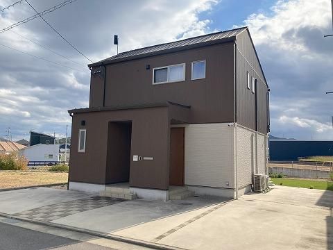 Modern 4LDK House in Takamatsu, Kagawa - 96m2 - Thumbnail 2