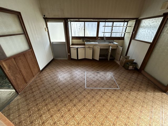 1955 Single-Story 4DK House on 245sqm Land in Kitakyushu - Thumbnail 4