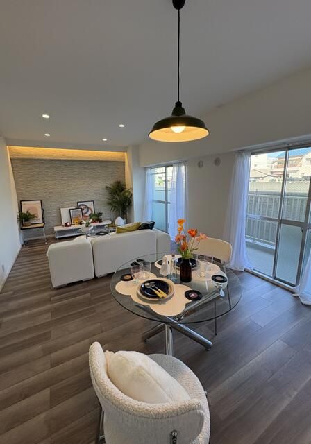 Renovated 2LDK Apartment for Sale in Morinomiya, Osaka - Thumbnail 4