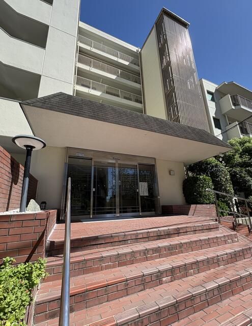 Renovated 2LDK Apartment for Sale in Morinomiya, Osaka - Thumbnail 2