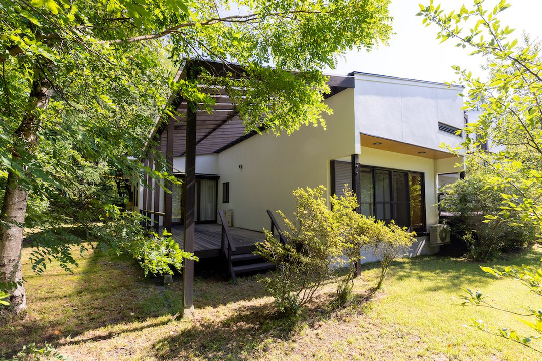 Karuizawa Oiwake Villa: 8,260sqm Estate with Tennis Court - Thumbnail 4