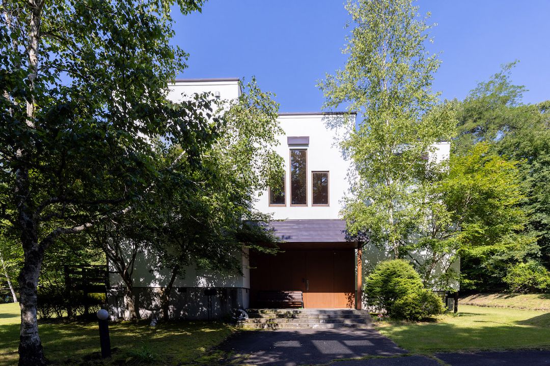 Karuizawa Oiwake Villa: 8,260sqm Estate with Tennis Court - Thumbnail 2