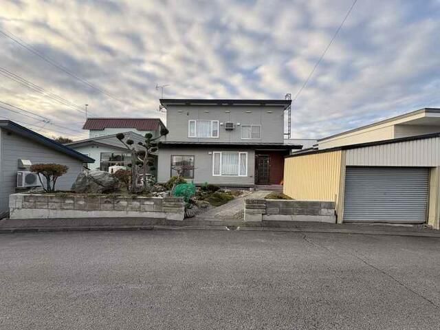 5LDK Family Home in Kagura, Asahikawa | 1180万 Yen - Thumbnail 2