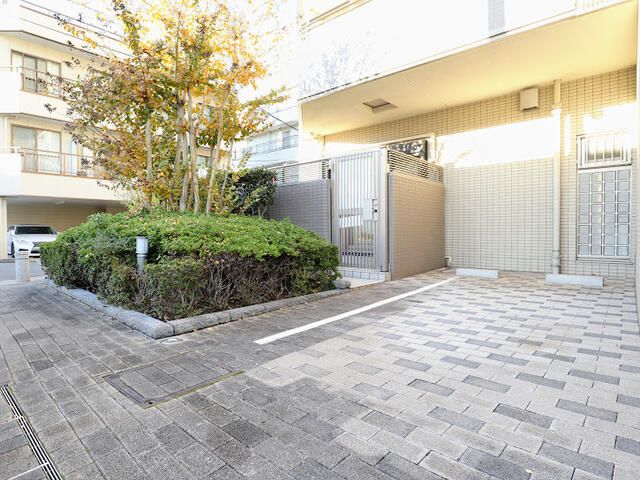 Renovated 1SLDK Apartment for Sale in Kita, Tokyo - Image 1