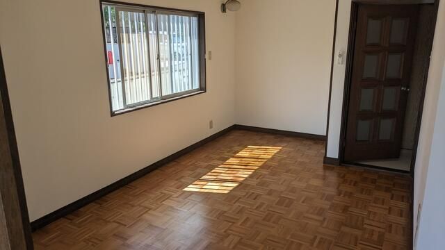 84-Tsubo Corner Lot Single-Story House in Hirakata, Osaka - Thumbnail 4