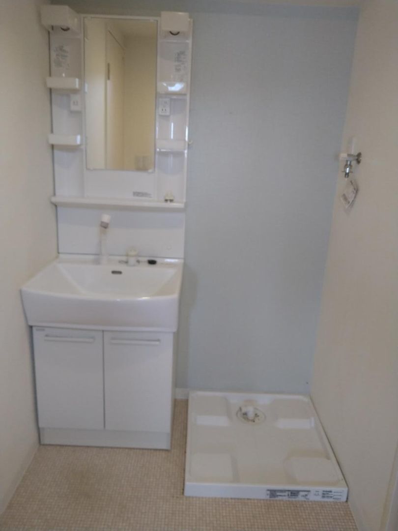 2DK Apartment for Sale in Sumida, Tokyo - 44 sqm, 10th Floor - Thumbnail 3