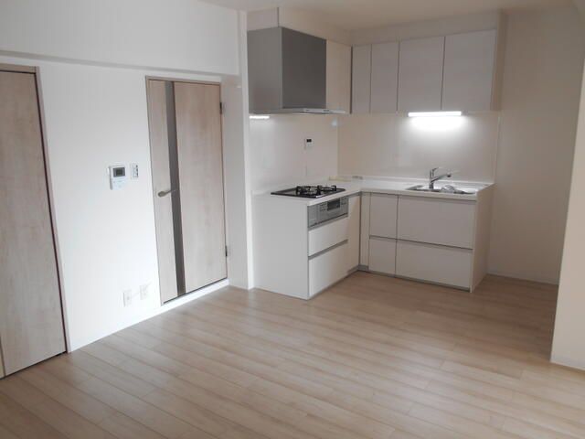 3LDK Top Floor Apartment for Sale in Habikino, Osaka - Thumbnail 4