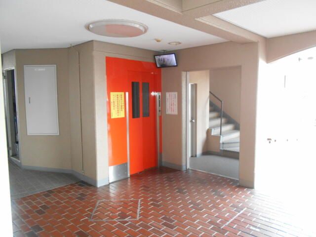 3LDK Top Floor Apartment for Sale in Habikino, Osaka - Thumbnail 2