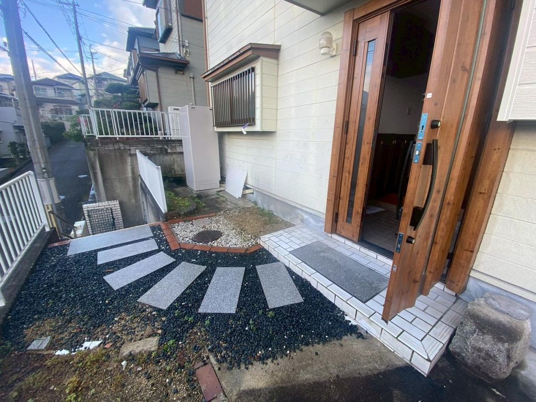 Renovated 4LDK House with Garage in Katano, Osaka - Thumbnail 3
