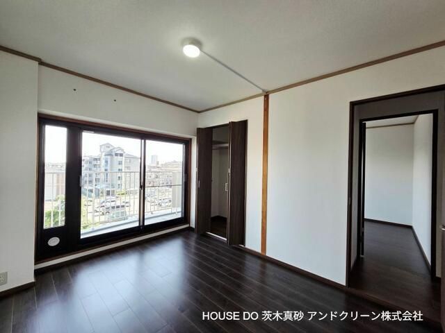Renovated 4LDK Apartment for Sale near Minami-Ibaraki Station, Osaka - Thumbnail 4