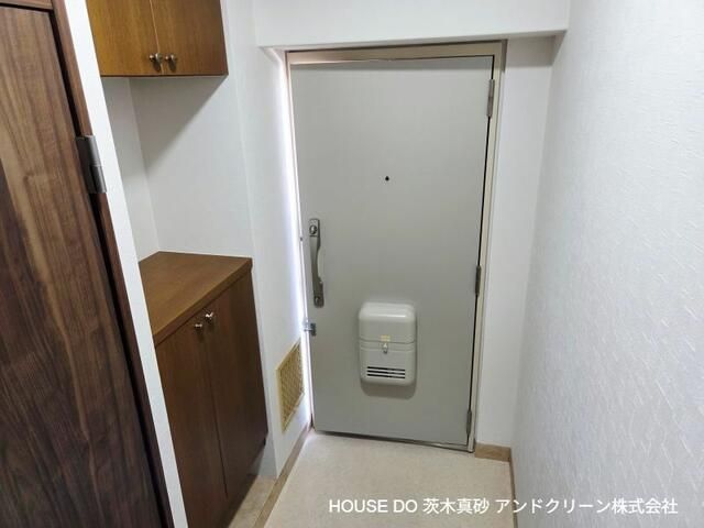 Renovated 4LDK Apartment for Sale near Minami-Ibaraki Station, Osaka - Thumbnail 2