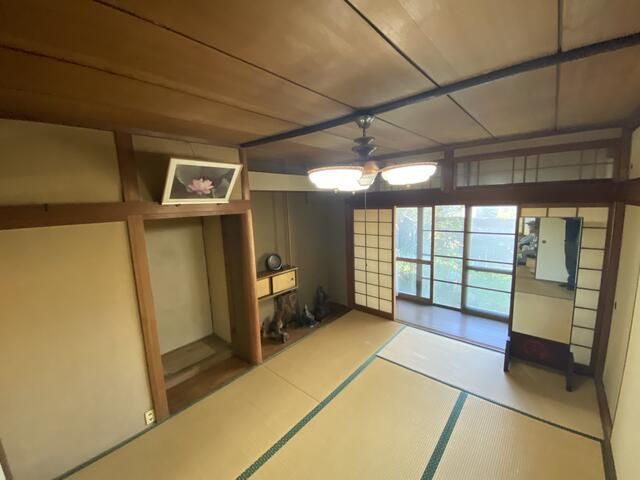 Used Detached House Near Tadotsu Station with Large Land - Thumbnail 2