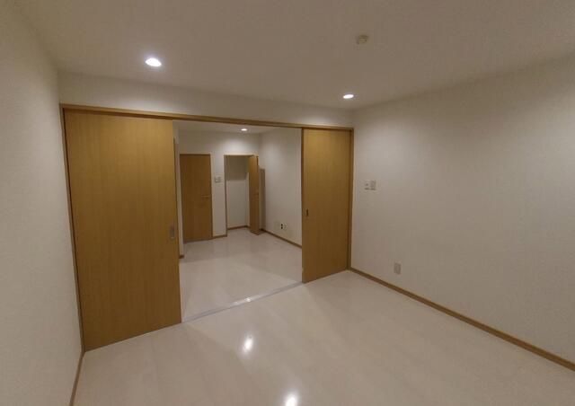 Renovated 2K Apartment for Sale in Itabashi, Tokyo - Near Shin-Itabashi Station - Thumbnail 2