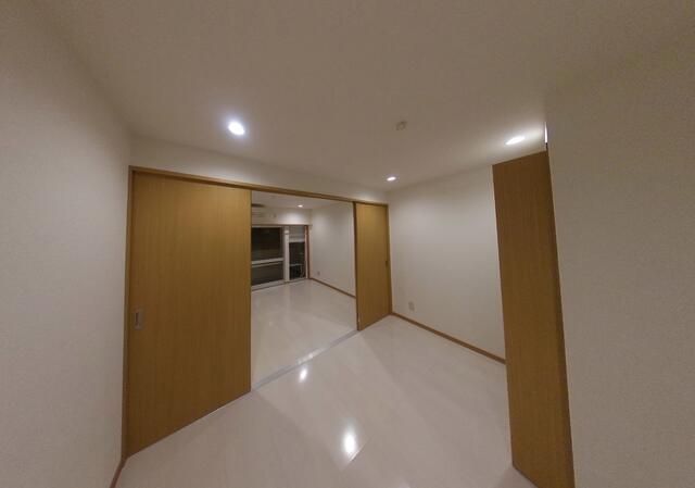 Renovated 2K Apartment for Sale in Itabashi, Tokyo - Near Shin-Itabashi Station - Thumbnail 3