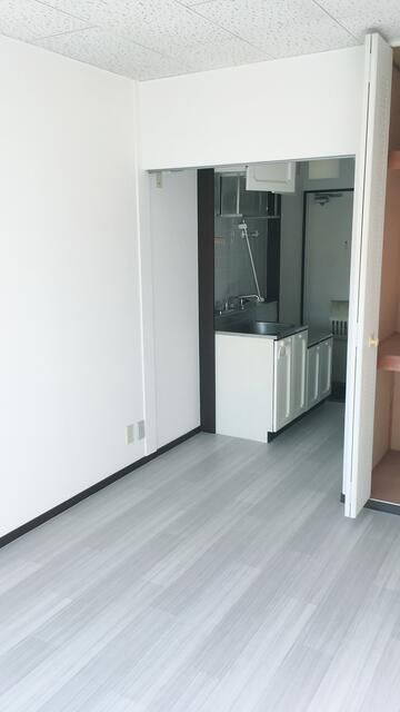One-Room Apartment for Rent near Hoshida Station, Neyagawa - Thumbnail 2