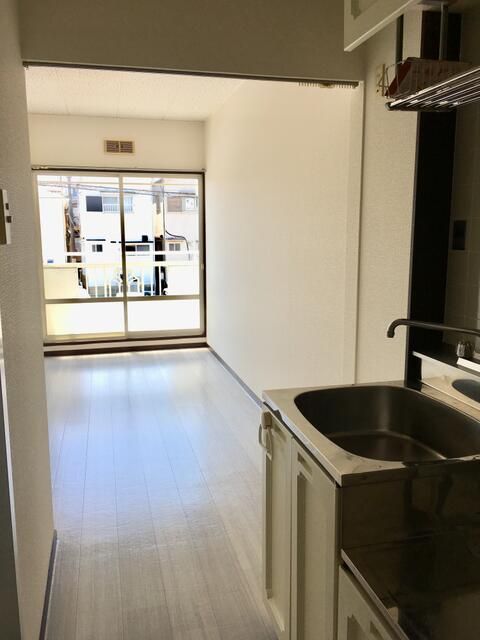 One-Room Apartment for Rent near Hoshida Station, Neyagawa - Thumbnail 3