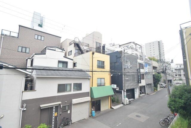 1K Apartment for Rent in Osaka Chuo Ward near Tamatsukuri Station - Thumbnail 4