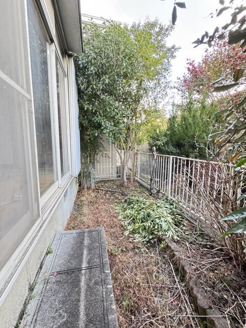 Renovation-Ready 4LDK House with Garage & Garden in Osaka Sayama - Thumbnail 2