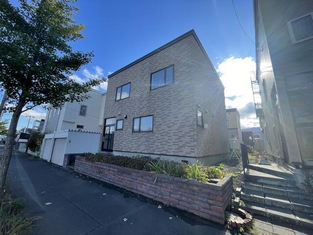 4SLDK House for Sale in Teine Ward, Sapporo with Large Garden - Thumbnail 2