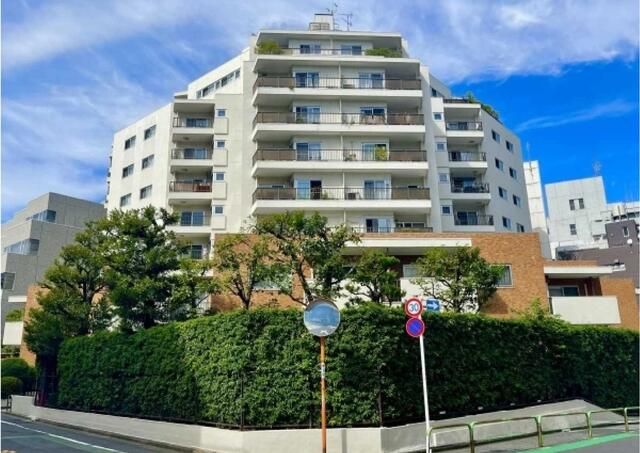 Renovated 2SLDK Apartment in Chiyoda, Tokyo | Near Hanzomon Station - Thumbnail 2