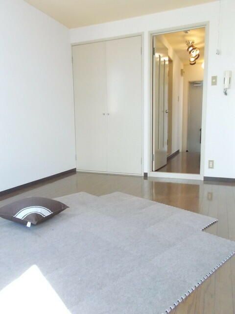 1K Designer Apartment for Rent Near Gion-yama Station, Hirakata - Thumbnail 2