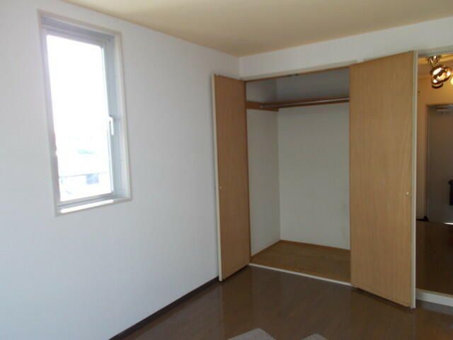 1K Designer Apartment for Rent Near Gion-yama Station, Hirakata - Thumbnail 3