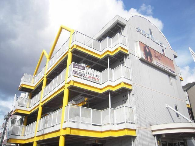 1K Designer Apartment for Rent Near Gion-yama Station, Hirakata - Image 1