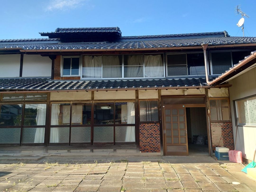 1910 Kominka with Traditional Storehouses for Sale in Ueda, Nagano - Thumbnail 2