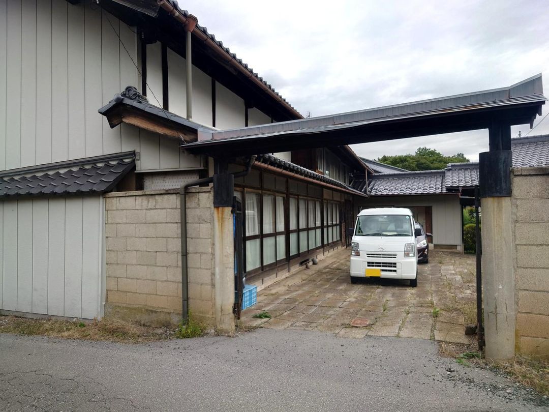 1910 Kominka with Traditional Storehouses for Sale in Ueda, Nagano - Thumbnail 4