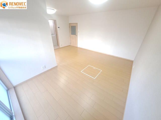Renovated 2LDK Apartment for Sale Near Sengaguchi Station, Sakai - Thumbnail 3