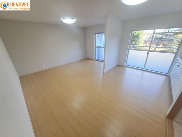 Renovated 2LDK Apartment for Sale Near Sengaguchi Station, Sakai - Thumbnail 2